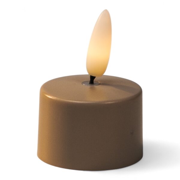 Lille cylindrisk beige LED-fyrfadslys med plastflamme, der blødt efterligner en ægte stearinlysflamme